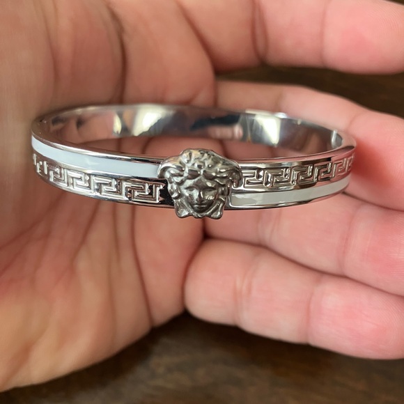 Versace Women’s Bracelet. - Picture 4 of 5